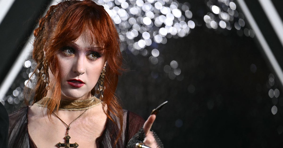 NextImg:Chappell Roan Tells Red Carpet Photographer To 'Shut The F**k Up'