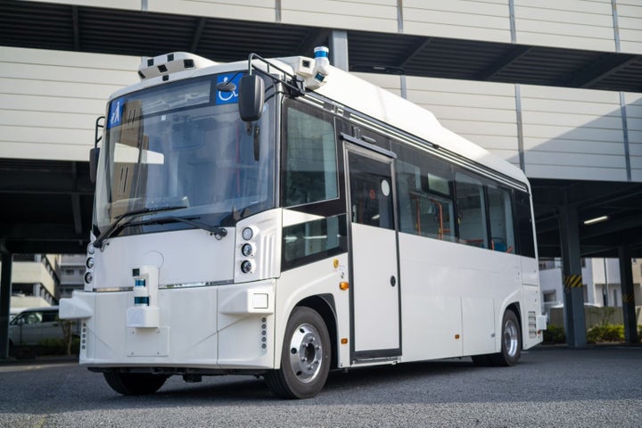 自動運転バス「Minibus」（TierⅣ製15名乗り電気バス）