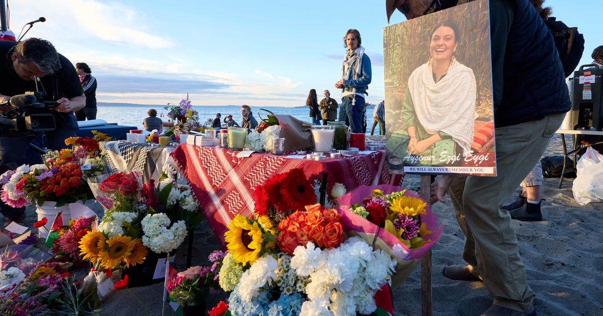 NextImg:Hundreds Gather In Seattle To Remember American Activist Killed By Israel