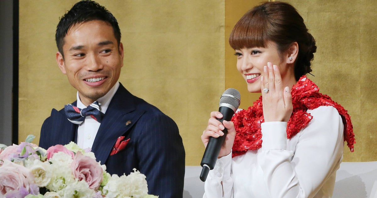 平愛梨、W杯スタジアムで夫・長友佑都と子ども4人の“大家族ショット”がエモすぎる⇨「キッズの円陣に感動した」「最高の家族」