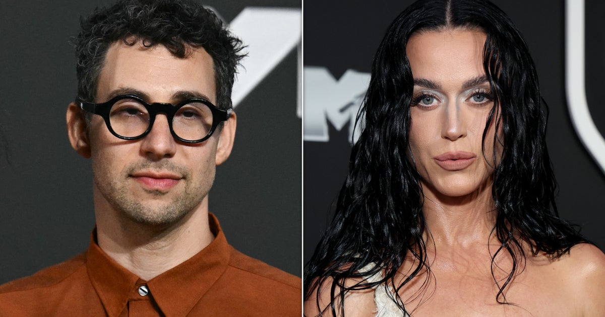 NextImg:Jack Antonoff Trolls Fans Mad At Him For Wearing Earplugs During Katy Perry’s VMA Performance