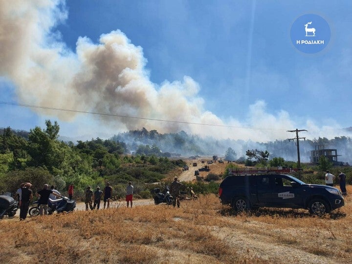 Ήχησε το 112 στη Ρόδο: Σε εξέλιξη δασική πυρκαγιά στα Μαριτσά