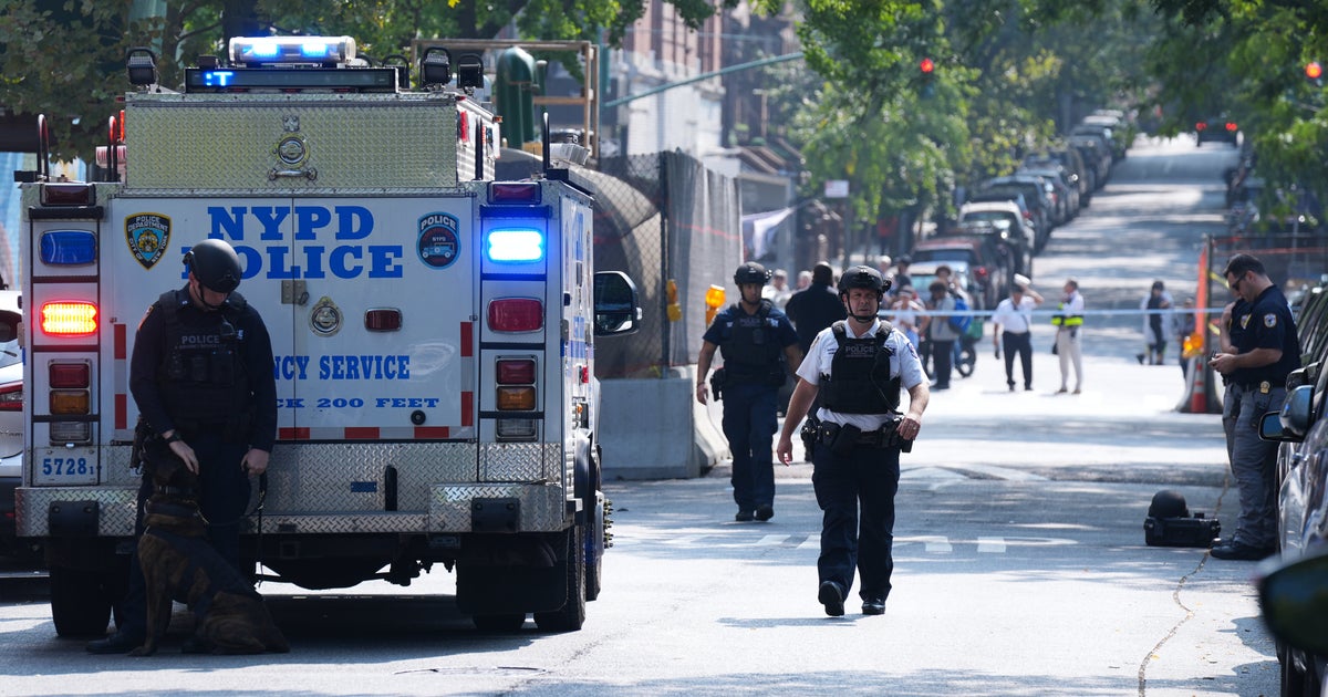 NextImg:Police Shooting In NYC Subway Injures NYPD Officer, 2 Bystanders