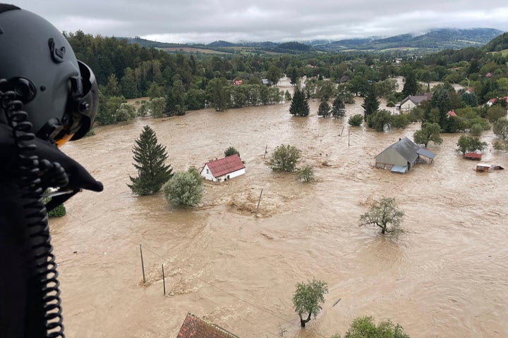 Εικόνες καταστροφής στην Πολωνία