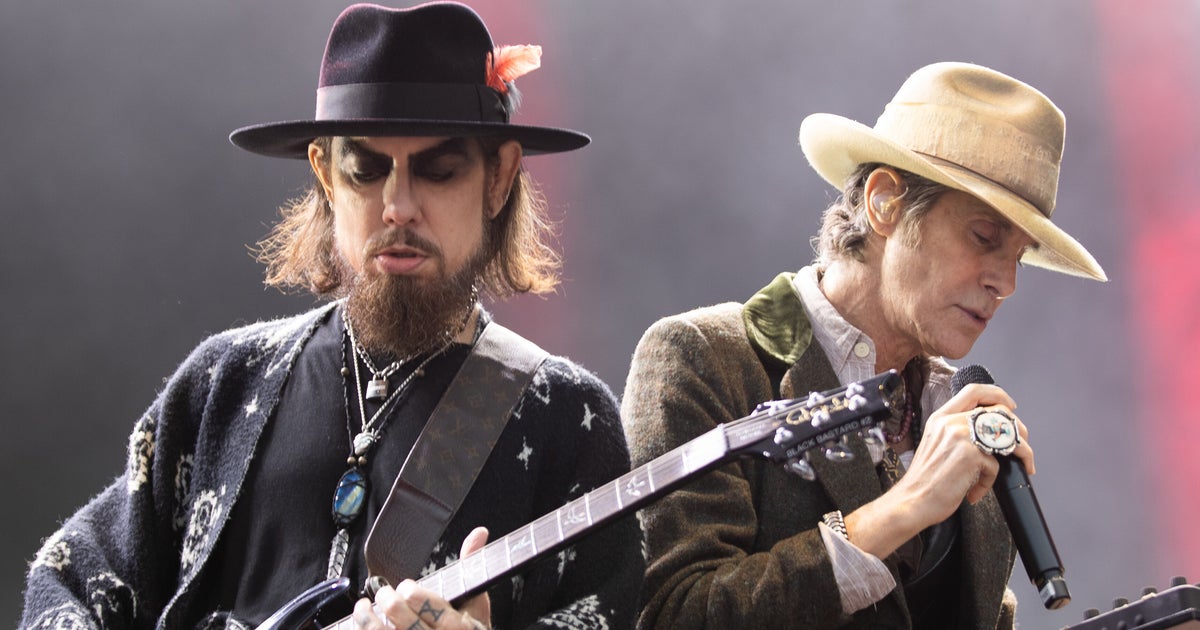 NextImg:Jane's Addiction Cancels Tour After On Stage Scuffle Between Singer And Guitarist