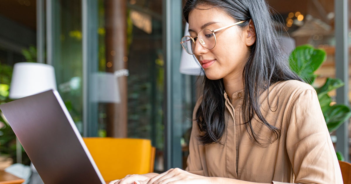 NextImg:How To Write An Email Signature That Actually Promotes A Life Outside Work