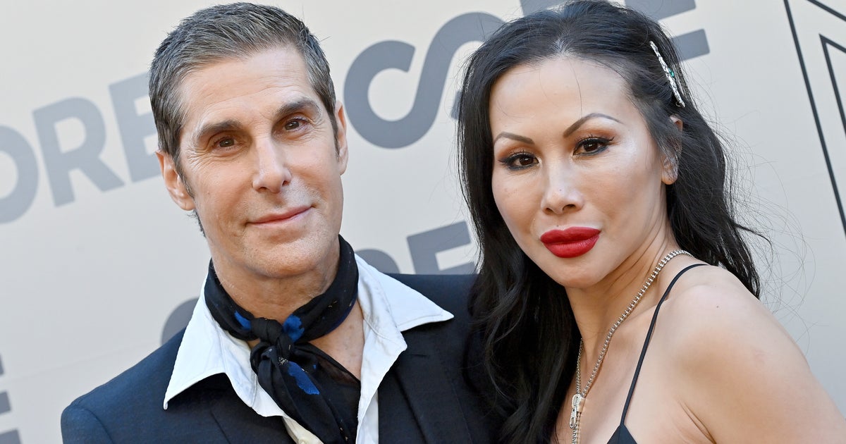 NextImg:Perry Farrell’s Wife Gives Weird, Dramatic ‘First Person Account’ Of Jane’s Addiction Fight