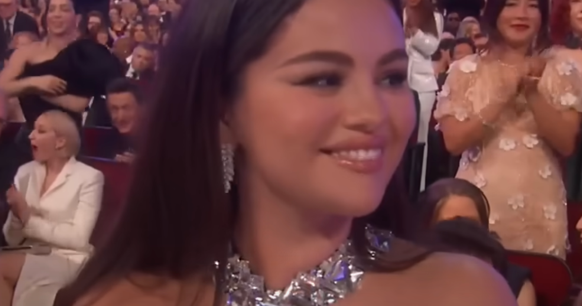 NextImg:Selena Gomez Expertly Handled Her Emmys Loss, And Now It's Going Viral