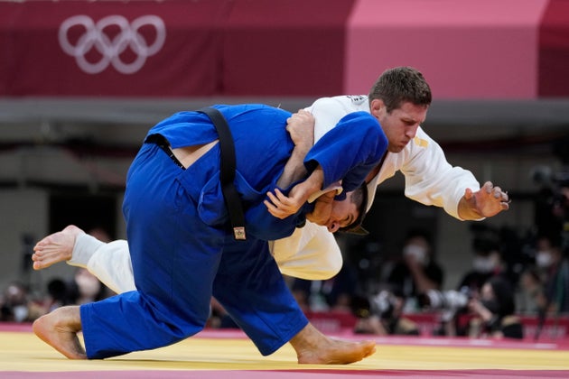 Η Παγκόσμια Ομοσπονδία Τζούντο διευκρινίζει ότι ο Σέρβος πρωταθλητής παραβίασε τους κώδικες ηθικής της διοργάνωσης.