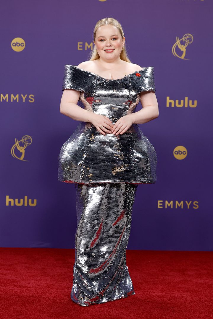 Nicola Coughlan im Presseraum bei den 76. Primetime Emmy Awards am Sonntag in Los Angeles.