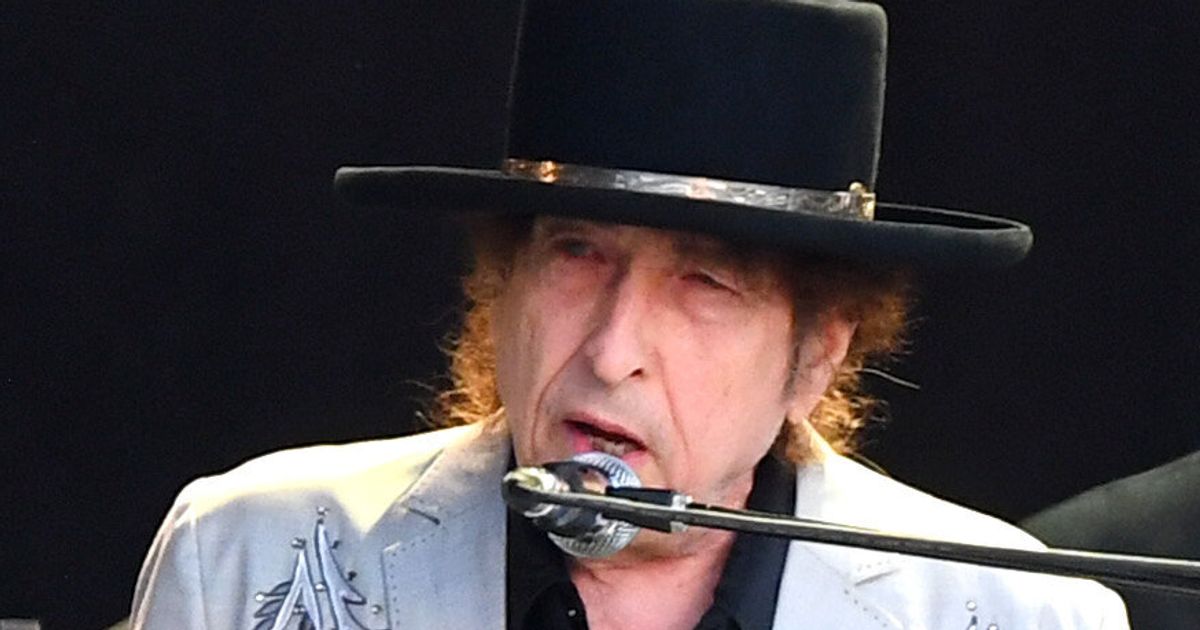 Bob Dylan Plays ‘Desolation Row’ Live In Weirdest Way Possible