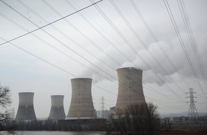 Der Reaktor der zweiten Einheit auf Three Mile Island wurde nach der berühmten teilweisen Kernschmelze im Jahr 1979 abgeschaltet, der Reaktor der ersten Einheit war jedoch bis 2019 weiter in Betrieb. 