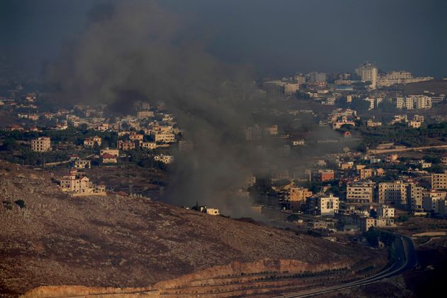 Καπνοί από ισραηλινό αεροπορικό πλήγμα στον νότιο Λίβανο τη Δευτέρα