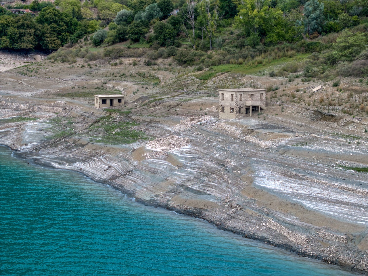 Η τεχνητή λίμνη του Μόρνου κατασκευάστηκε το 1980.