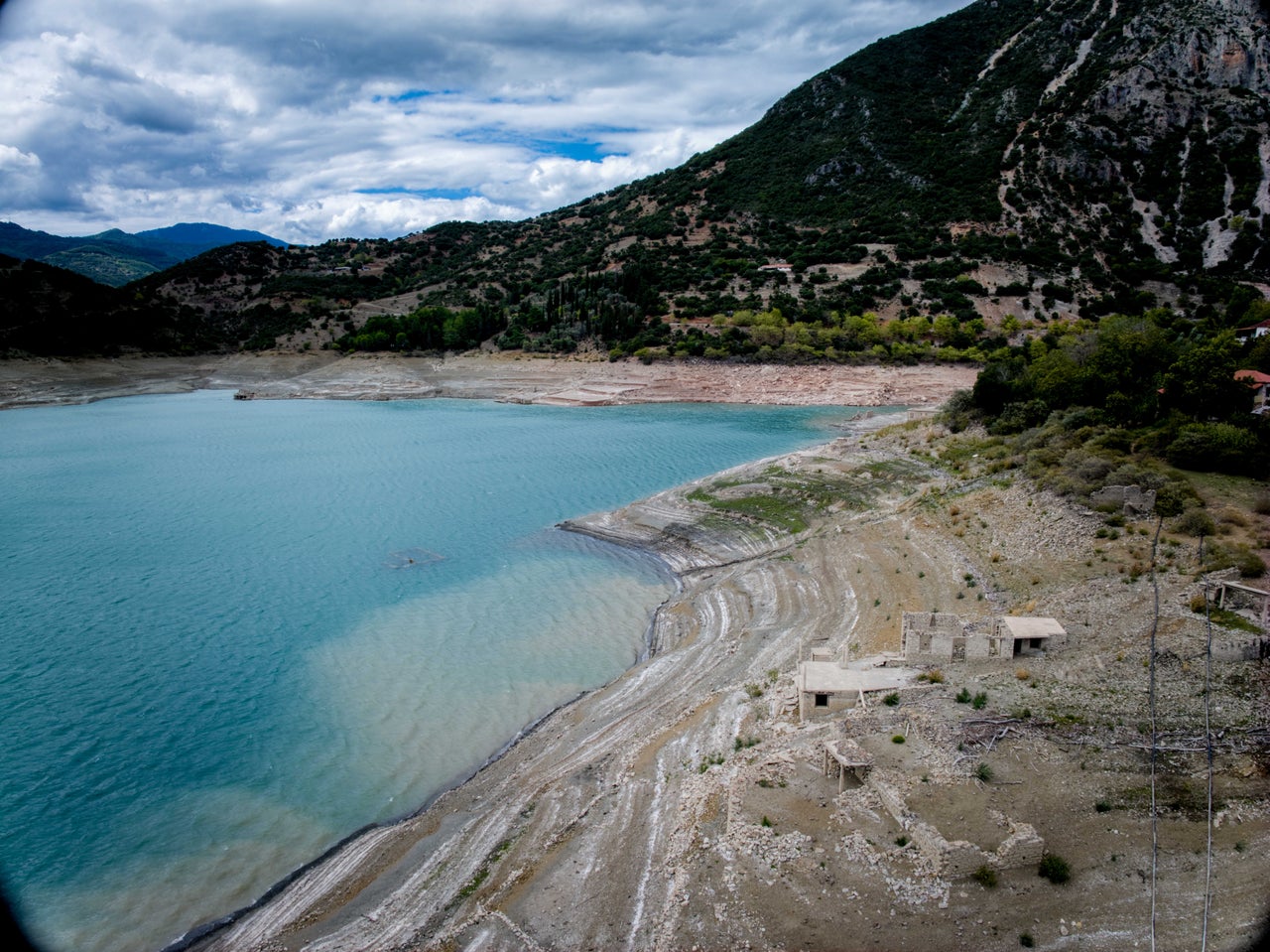 Μεγάλο το πρόβλημα της λειψυδρίας στην λίμνη του Μόρνου.