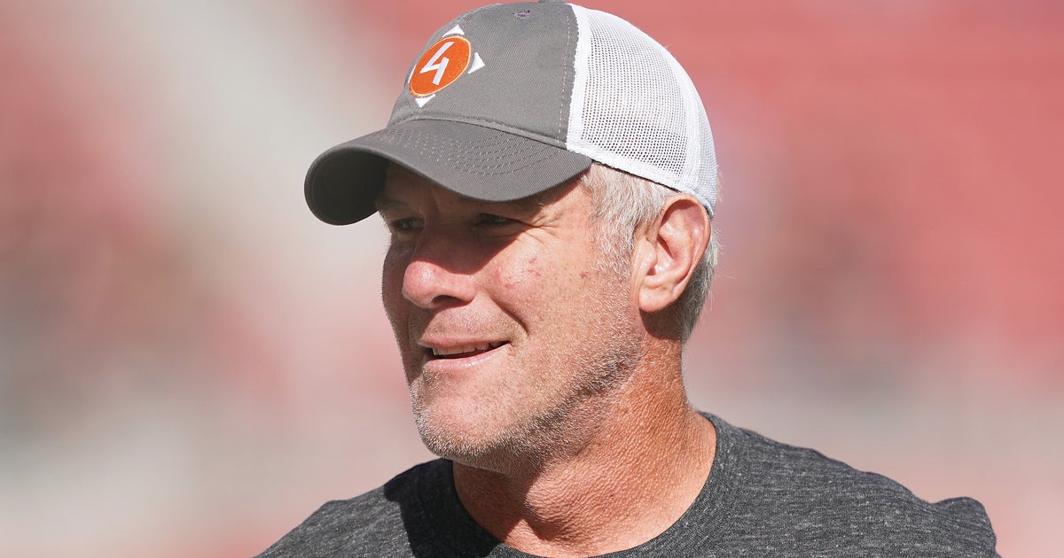 NextImg:NFL Great Brett Favre Reveals Parkinson's Diagnosis