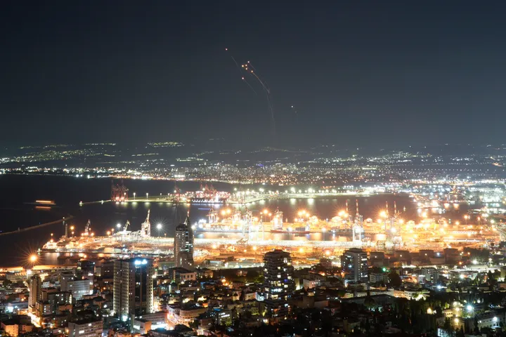 Hezbollah Fires Missile At Tel Aviv In Deepest Strike After Israel Bombardment In Lebanon (huffpost.com)