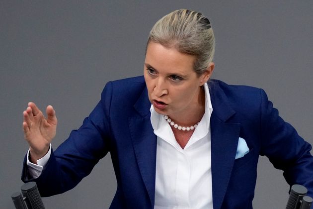 Η Alice Weidel, ηγέτιδα του κόμματος AfD, μιλάει κατά τη διάρκεια γενικής συζήτησης στο γερμανικό κοινοβούλιο Bundestag στο Βερολίνο, Γερμανία, Τετάρτη 11 Σεπτεμβρίου 2024. (AP Photo/Ebrahim Noroozi)