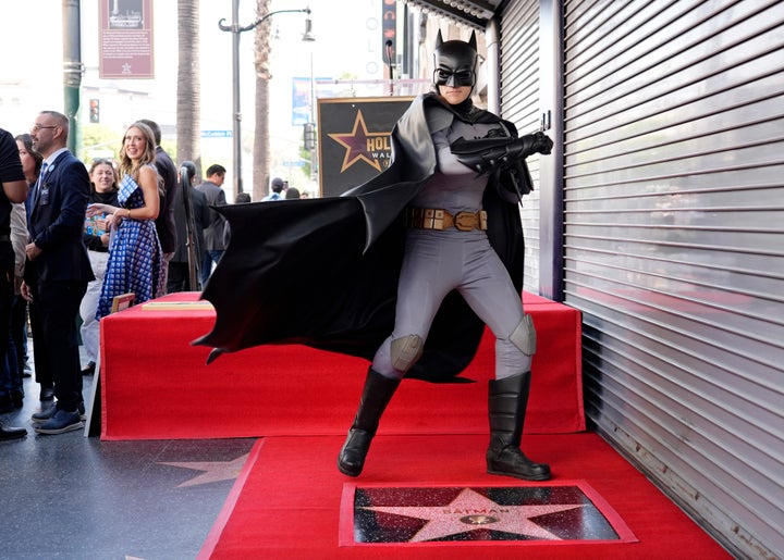 Ο Batman στην τελετή αποκάλυψης στο Hollywood Walk of Fame του Χόλιγουντ, 26 Σεπτεμβρίου 2024, Λος Άντζελες. (AP Photo/Chris Pizzello)