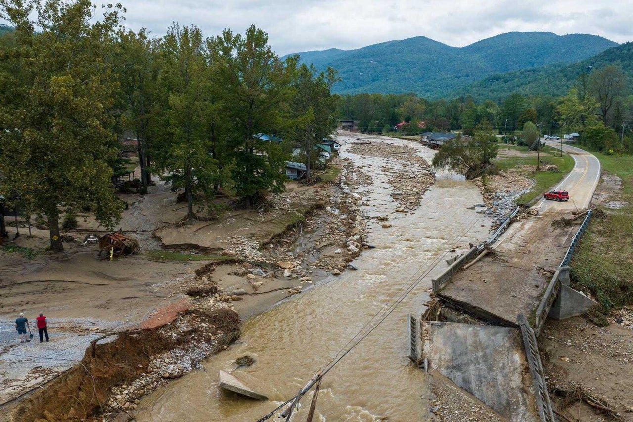 Τουλάχιστον 91 νεκροί από τον κυκλώνα Ελέν στις Ηνωμένες Πολιτείες.