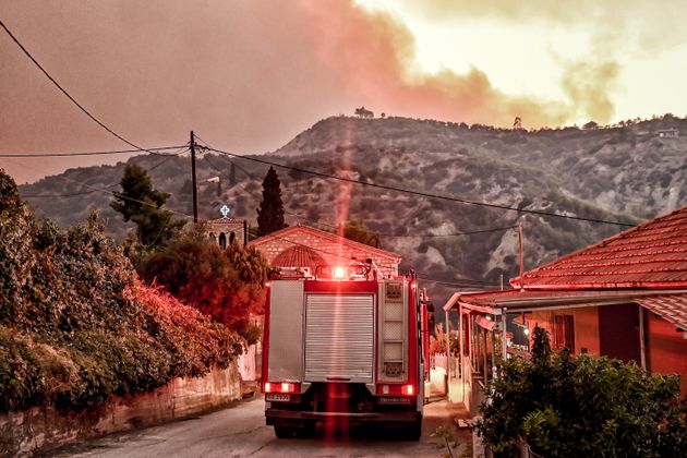 Πυρκαγιά στην περιοχή του Ξυλοκάστρου στην Κορινθία, εικόνες από το Ξυλόκαστρο. Δευτέρα 30 Σεπτεμβρίου 2024