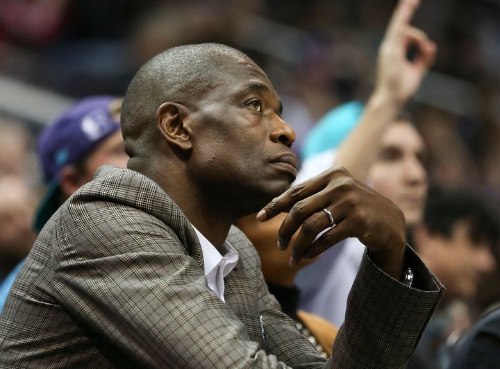 Ο πρώην μπασκετμπολίστας του NBA Dikembe Mutombo γελάει κατά τη διάρκεια μιας συνέντευξης Τύπου ανακοινώνοντάς τον ως έναν από τους 12 φιναλίστ του hall of fame class κατά τη διάρκεια εκδήλωσης ενόψει του αγώνα μπάσκετ NBA All Star, στις 14 Φεβρουαρίου 2015, στη Νέα Υόρκη.