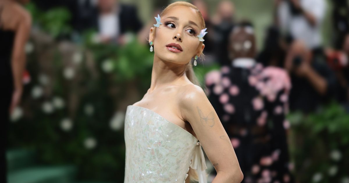 Ariana Grande Addresses Plastic Surgery Rumors