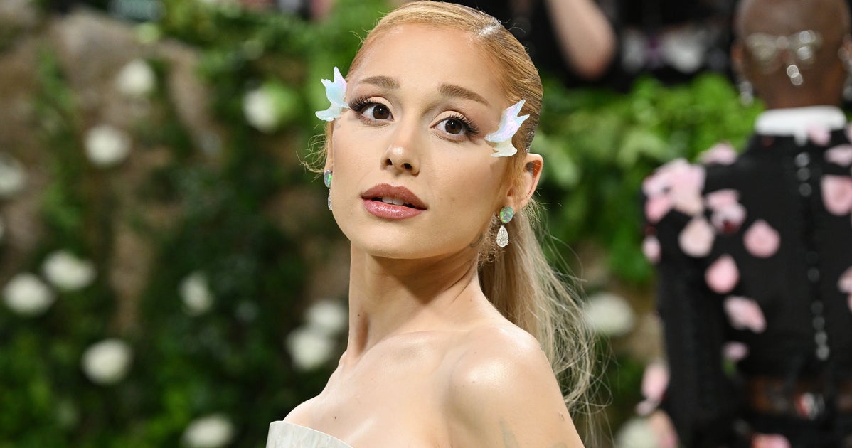 Ariana Grande Slams 'Bulls**t Tabloid' Rumors About Boyfriend Ethan Slater