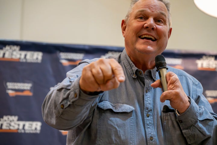 Der demokratische Senator von Montana, Jon Tester, spricht bei einer Kundgebung am 5. September in Bozeman, Montana. 