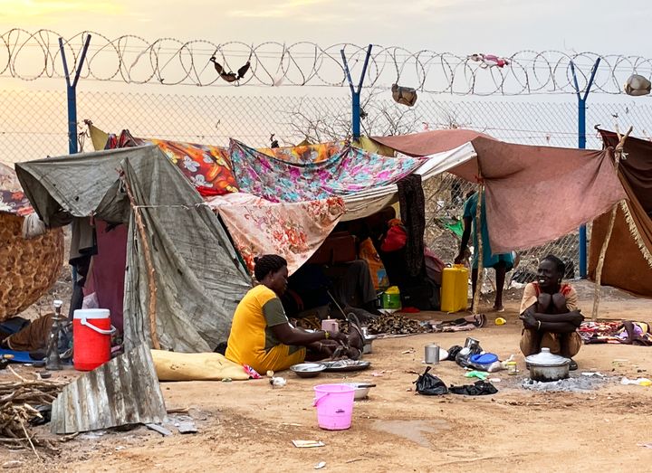 スーダンから逃れ、南スーダンのレンクにある一時収容キャンプで暮らす人々（2024年3月）