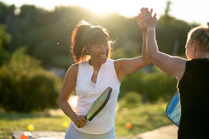 Pickleball ist eine weitere tolle Möglichkeit, andere Singles kennenzulernen. 