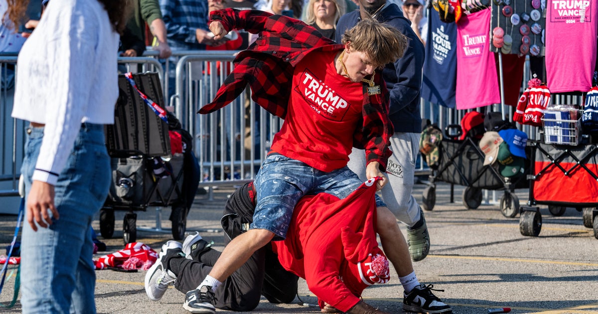 NextImg:Trump Souvenir Vendors Brawl Before Michigan MAGA Rally