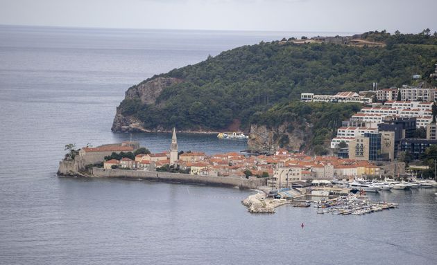 Η πόλη Μπούντβα είναι από τα πιο γνωστά τουριστικά θέρετρα της χώρας καθώς έχει τα 72 από τα 295 χιλιόμετρα ακτογραμμής του Μαυροβούνιου στην Αδριατική.