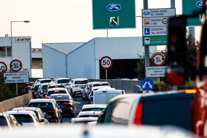 Κλειστή η είσοδος της Αττικής Οδού στη λεωφόρο Κύμης λόγω διαρροής υγραερίου από ΙΧ.