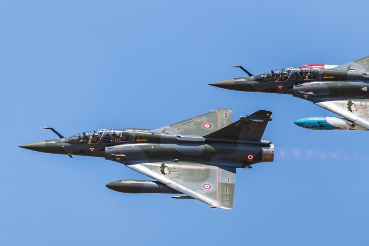 Ζεύγος γαλλικών Mirage 2000D. Η έκδοση που εμφανίζεται υποψήφια για αποστολή στην Ουκρανία είναι τo Mirage 2000-5.