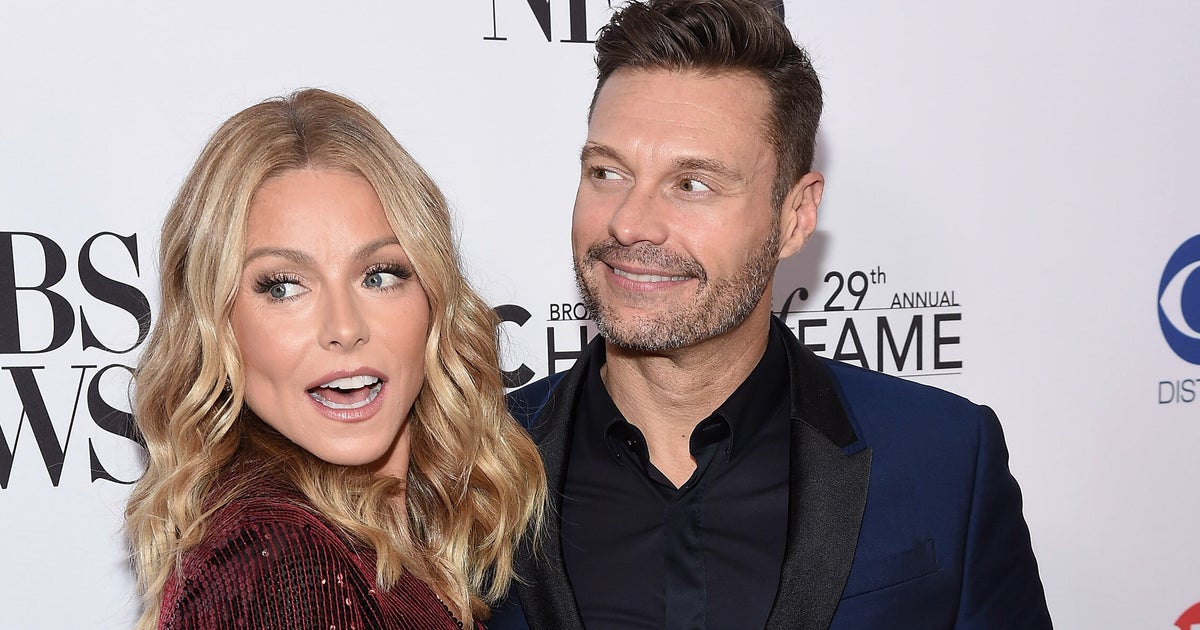 NextImg:Kelly Ripa Teases Ryan Seacrest About Spelling Skills After 'Wheel Of Fortune' Gaffe