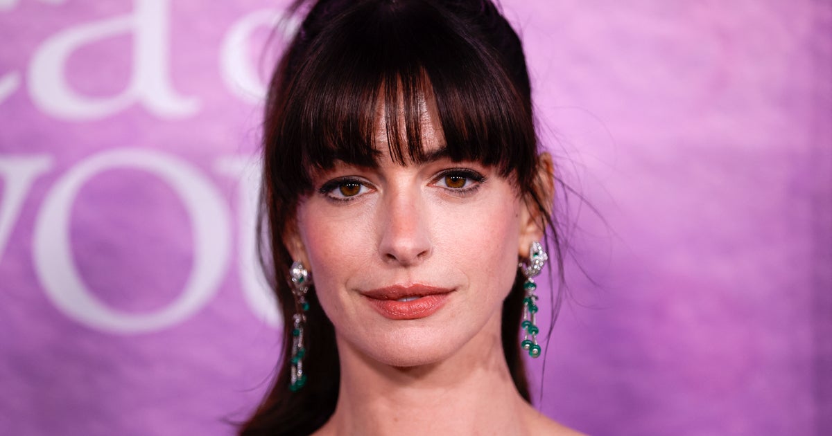 Anne Hathaway Apologizes To Reporter For ‘Cringe’ Interview