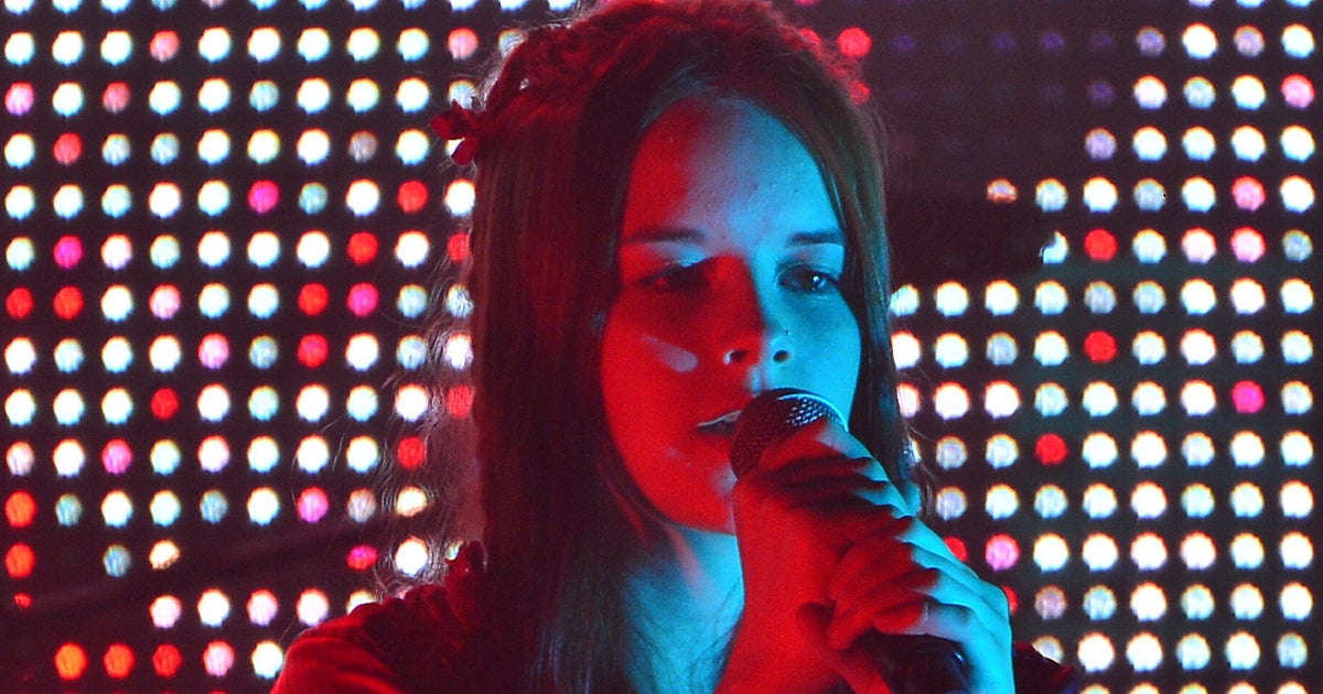 NextImg:Nell Smith, Singer And Flaming Lips Collaborator, Dead At 17