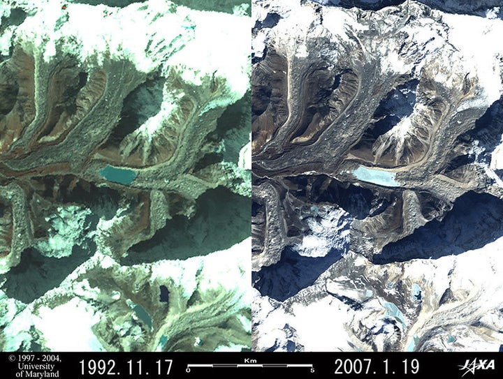 1992年（左）と2007年のイムジャ氷河湖。15年で面積が35%増加した（提供／JAXA）