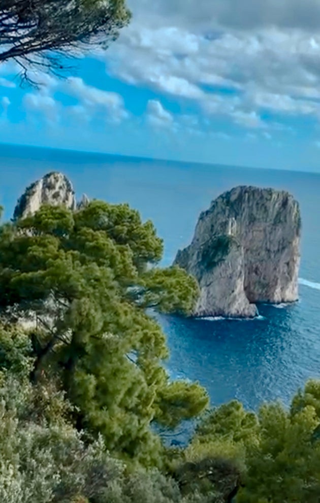 Οι βράχοι Faraglioni. Η θέα από το σημείο είναι μοναδική.