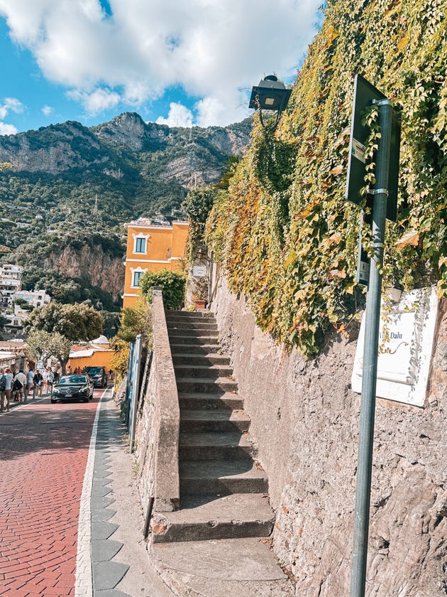 Ένα από τα κεντρικά δρομάκια στο Ποζιτάνο