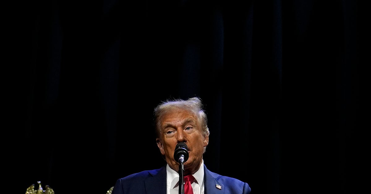 NextImg:Trump, Speaking In Detroit, Trashes Detroit