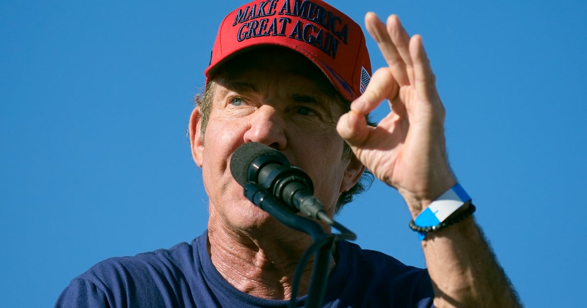 NextImg:Dennis Quaid's Ex-Fiance Calls Him Out For Supporting Trump
