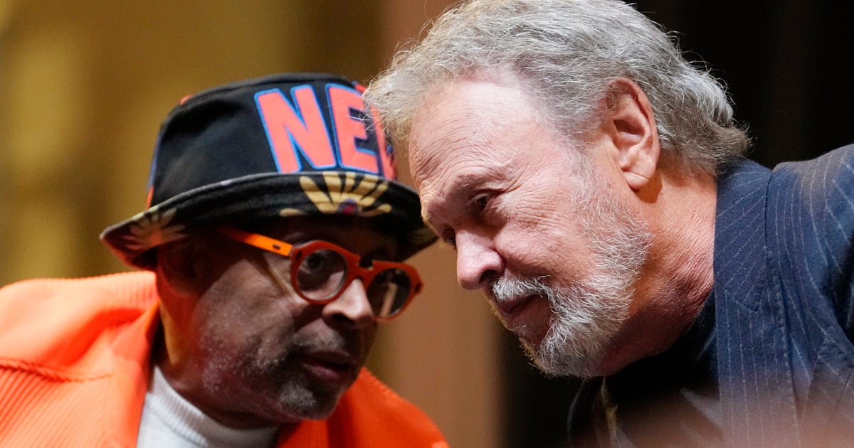 NextImg:NBA Fanatics Billy Crystal And Spike Lee Awarded Basketball Hall Of Fame Status