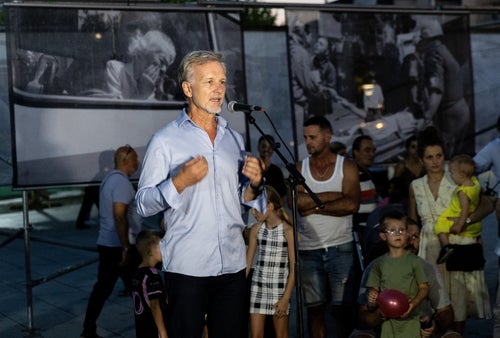 Paul Lowe, seen here exhibiting his work at the Fotoist Festival in Pristina, Kosovo, in 2023.