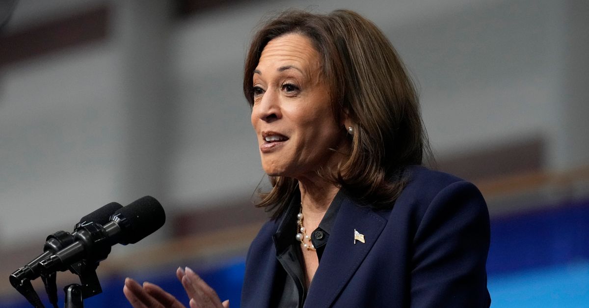 Kamala Harris Hilariously Shuts Down Hecklers In Just 2 Sentences