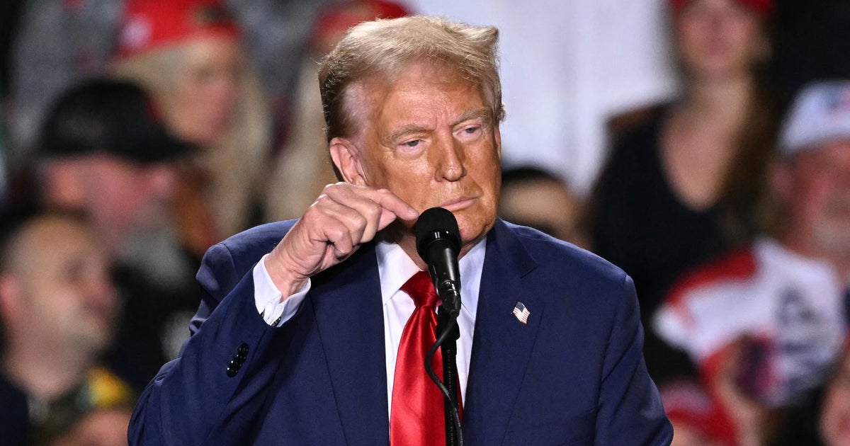 NextImg:A Failed Mic Leaves Donald Trump Pacing The Stage In Silence For Nearly 20 Minutes