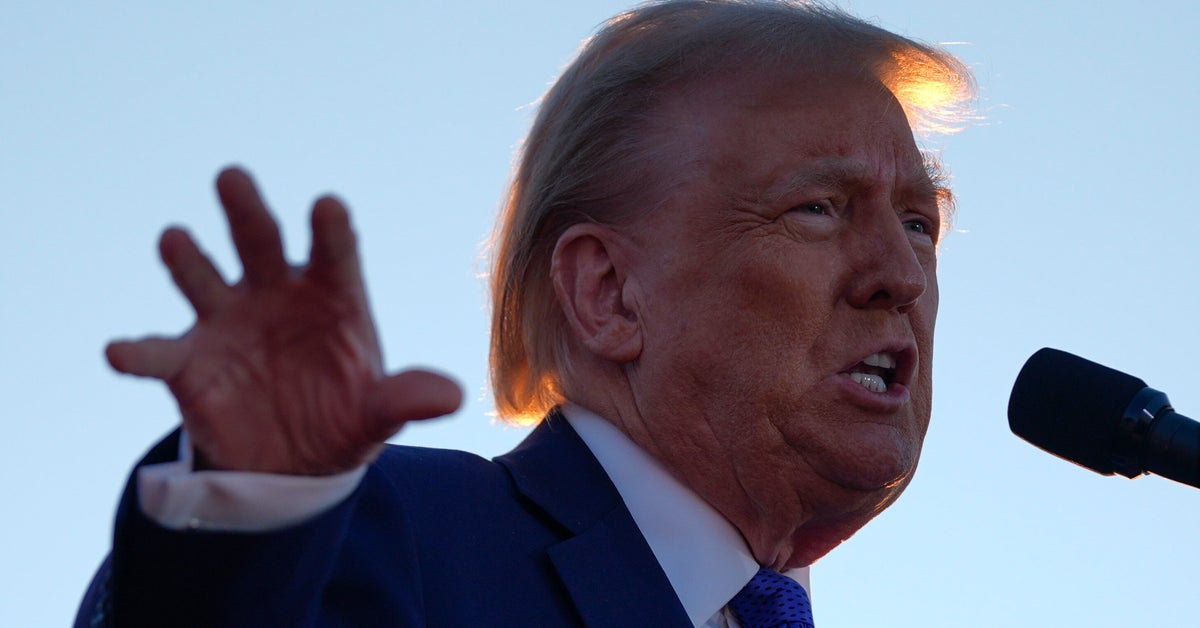 NextImg:Trump Kicks Off A Pennsylvania Rally By Talking About Arnold Palmer's Genitalia