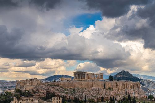 Καιρός: Φθινοπωρινό το σκηνικό του καιρού με χαμηλές θερμοκρασίες, ανέμους  και βροχές | HuffPost Greece ΚΟΙΝΩΝΙΑ