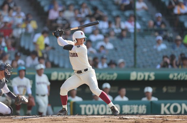 早稲田実業の宇野真仁朗選手。木製バットへの対応力も光る